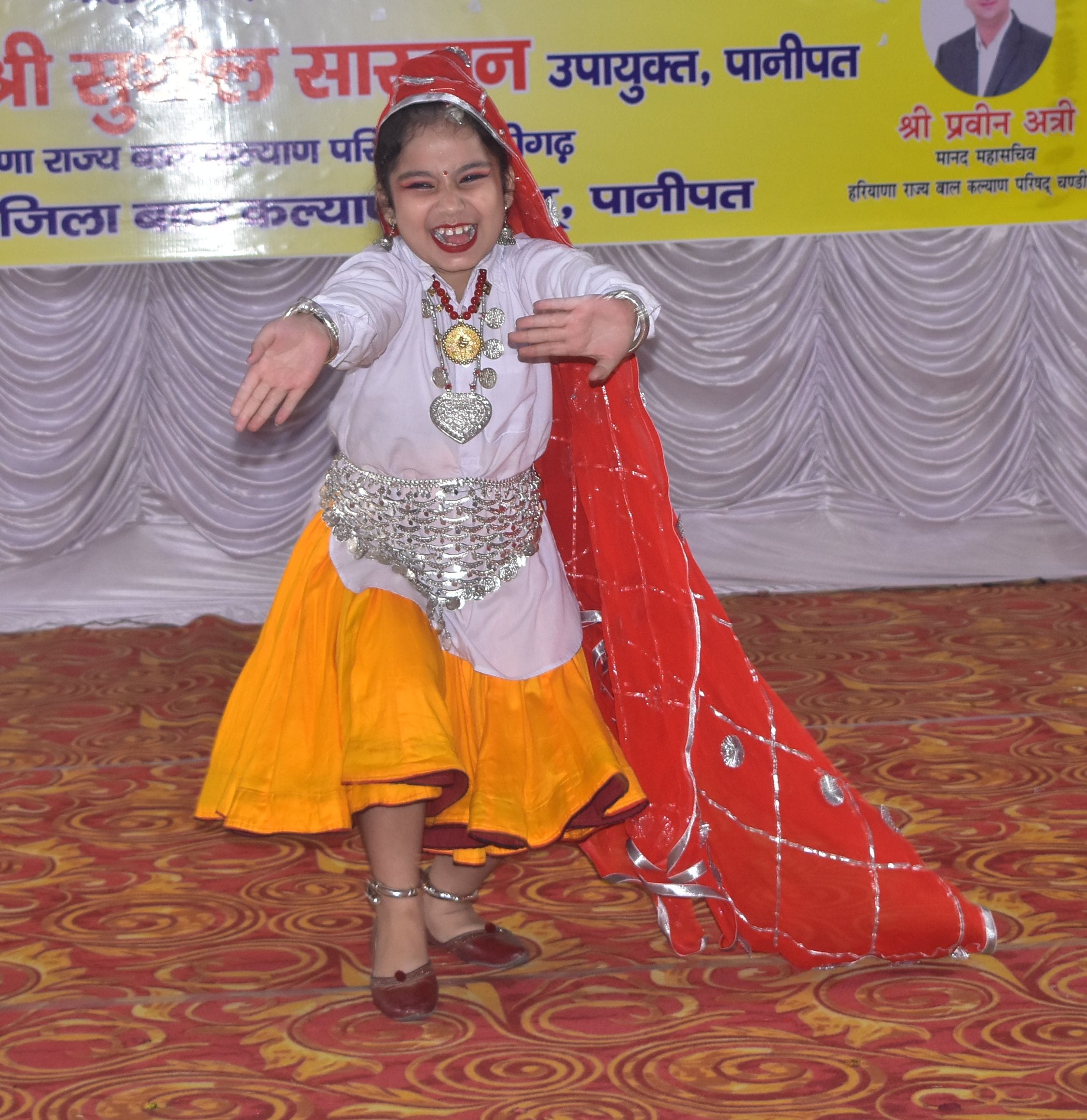 पानीपत। बाल भवन में आयोजित सोलो डांस प्रतियोगता के दौरान प्रस्तुती देती हुई छात्रा जानवी बटला। पानीपत। बाल भवन में आयोजित सोलो डांस प्रतियोगता के दौरान प्रस्तुती देती हुई छात्रा जानवी बटला।