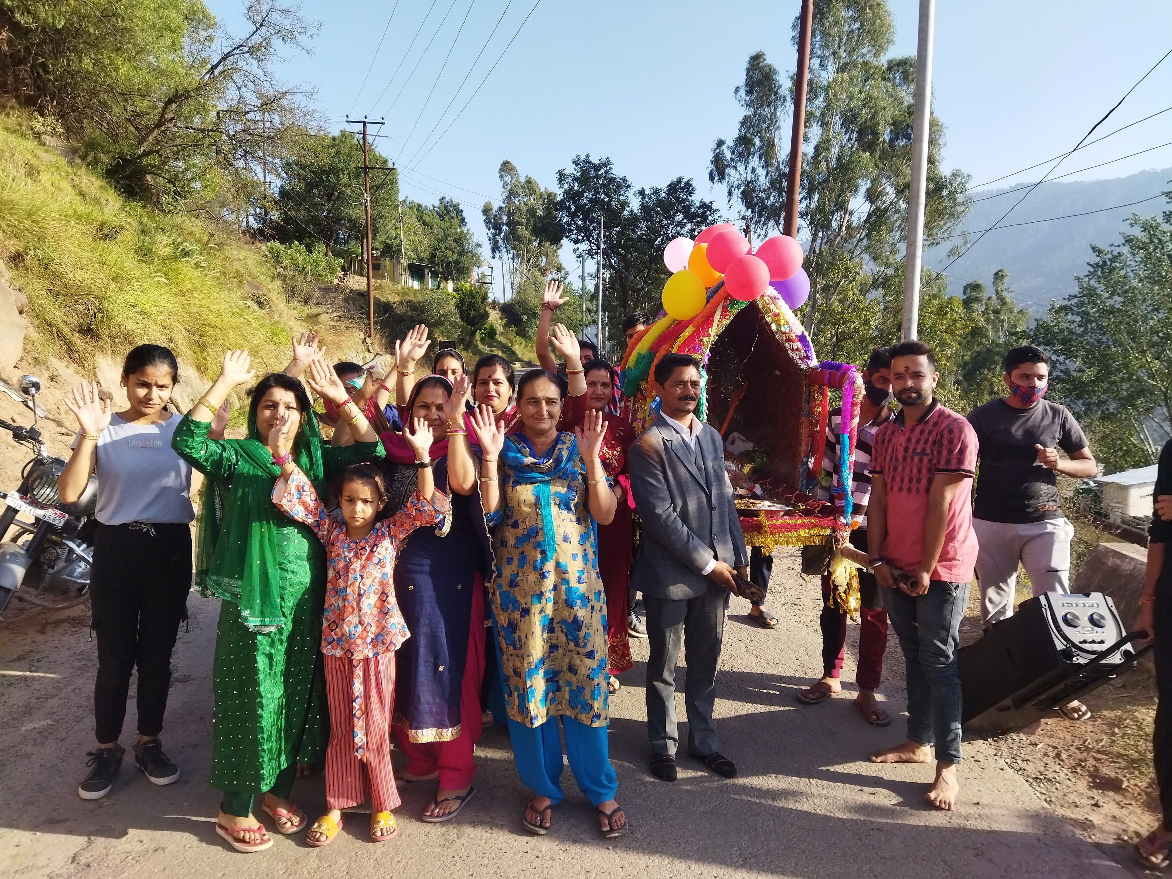 चिनैनी में निकाली गई शोभा यात्रा:- संवाद