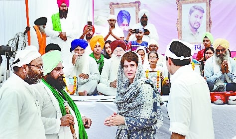 लखीमपुर खीरी के तिकुनिया में श्रद्धांजलि सभा में पहुचीं कांग्रेस की राष्ट्रीय महासचिव प्रियंक? लखीमपुर खीरी के तिकुनिया में श्रद्धांजलि सभा में पहुचीं कांग्रेस की राष्ट्रीय महासचिव प्रियंक?