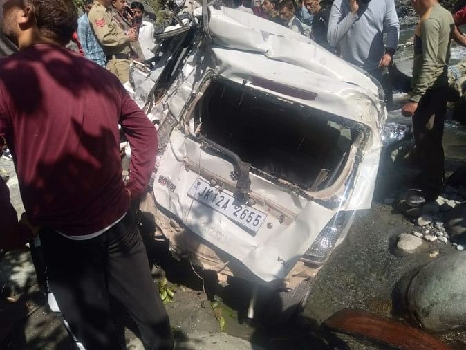 Kecelakaan – Pengemudi terluka dalam kecelakaan mobil WagonR di Mandi Tehsil