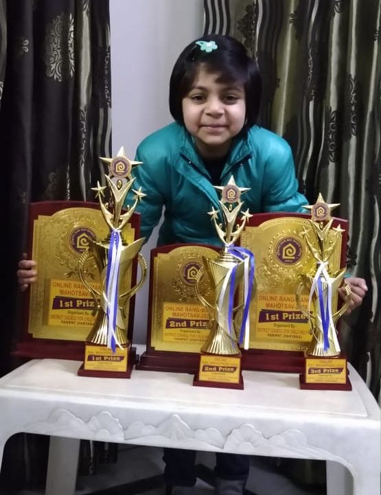 पानीपत। कुशाग्रा ट्राफी व स्मृती चिन्ह के साथ। पानीपत। कुशाग्रा ट्राफी व स्मृती चिन्ह के साथ।