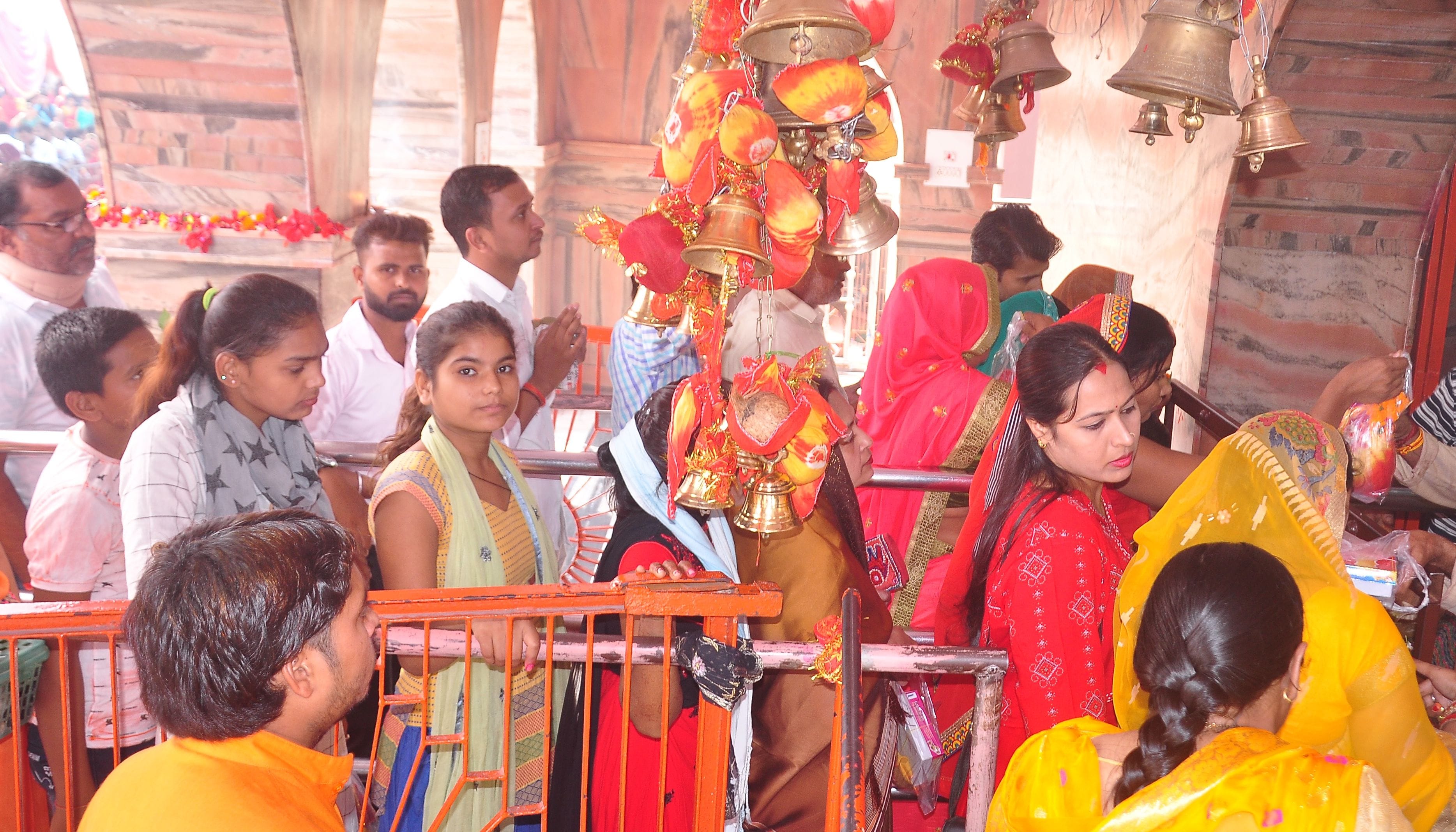 नवरात्र नवमी पर मां बेल्हा देवी के दर्शन को भक्तों की लगी भीड़। संवाद नवरात्र नवमी पर मां बेल्हा देवी के दर्शन को भक्तों की लगी भीड़। संवाद