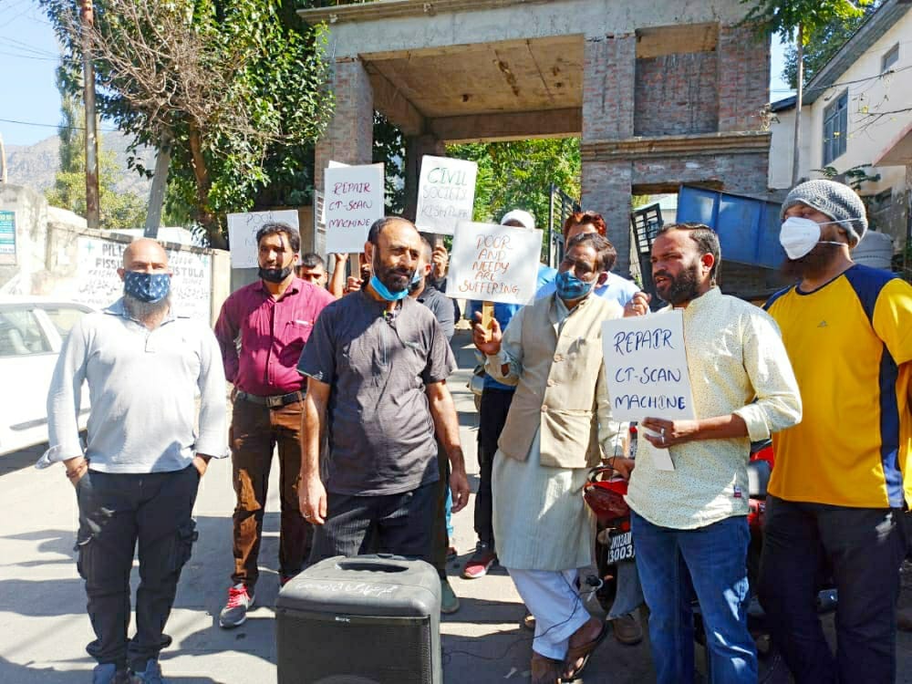 फोटो,.सिविल सोसाईटी किश्तवाड़ ने जिला अस्पताल प्रशासन के खिलाफ पुलिस थाना के समक्ष प्रदर्शन, सिट?