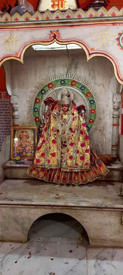 कारीटोरन मंदिर में देवी प्रतिमा कारीटोरन मंदिर में देवी प्रतिमा