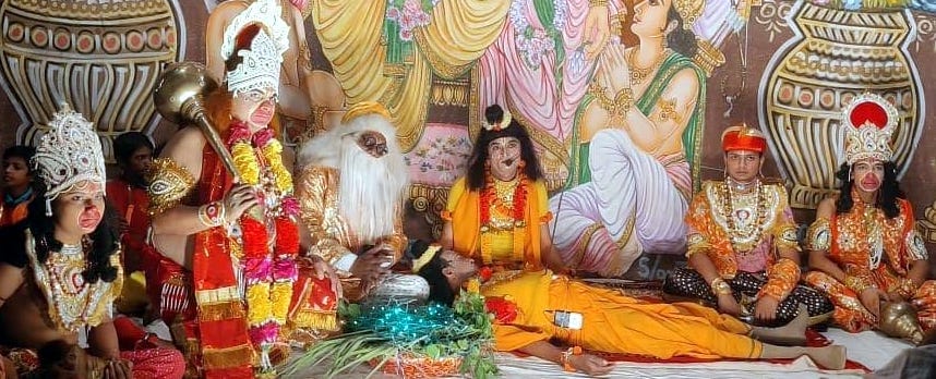 कैराना में रामलीला का मंचन करते कलाकार कैराना में रामलीला का मंचन करते कलाकार