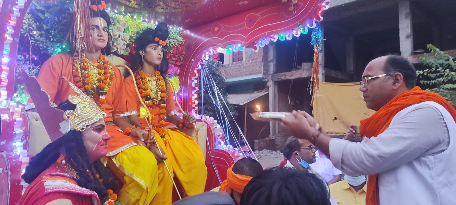 श्रीराम के स्वरूप की आरती उतारते चंद्रशेखर पंथ