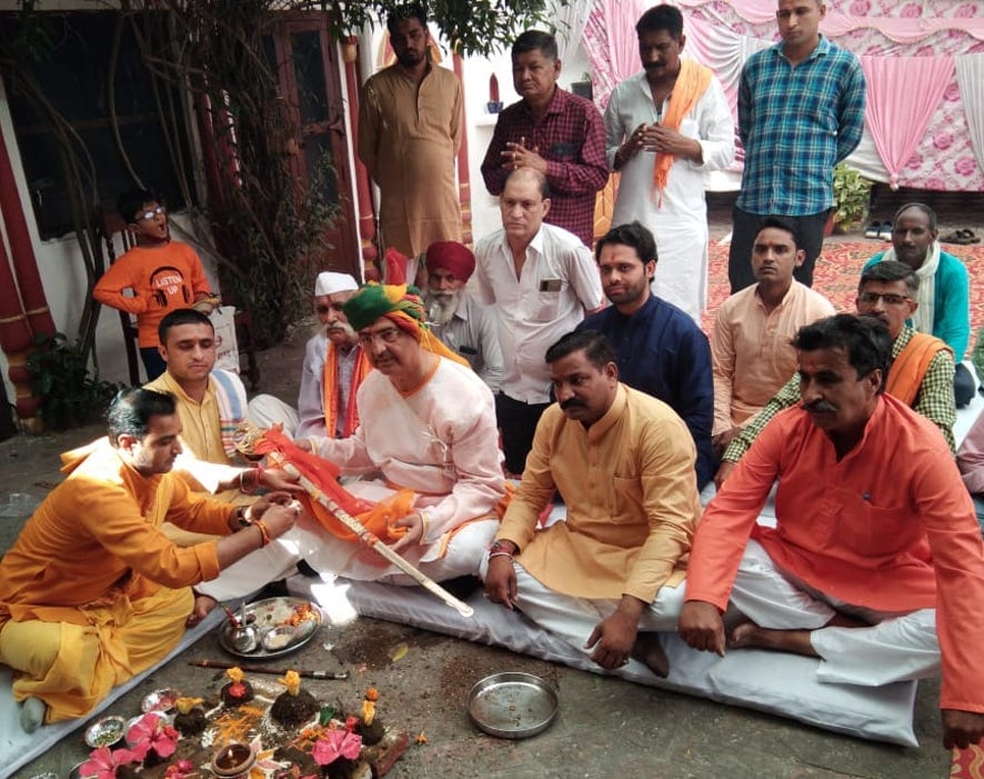 नजीबाबाद के साहनपुर किले में दशहरा पर्व पर शस्त्र पूजन में उपस्थित राजा भारतेंद्र सिंह। नजीबाबाद के साहनपुर किले में दशहरा पर्व पर शस्त्र पूजन में उपस्थित राजा भारतेंद्र सिंह।