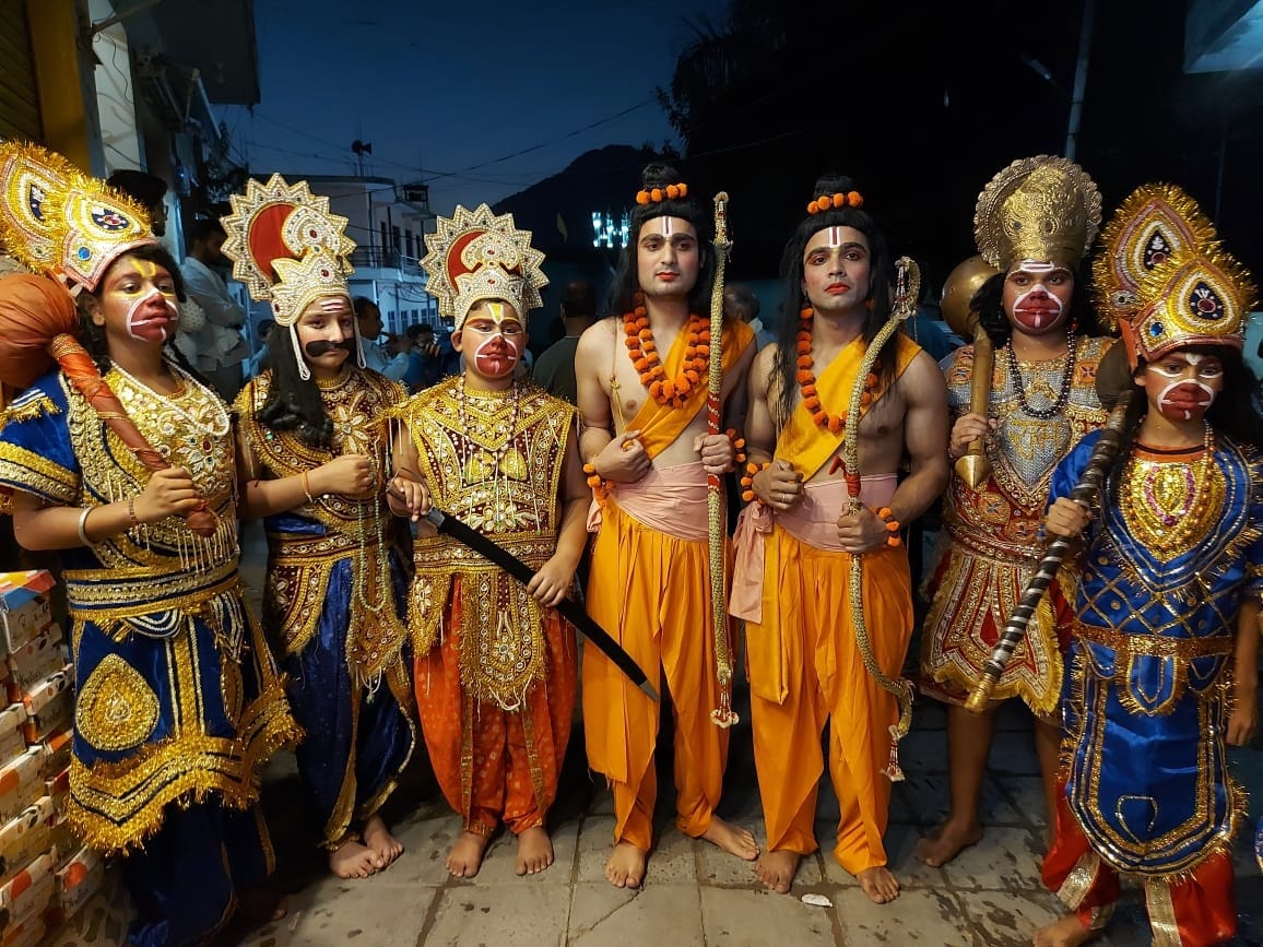 रियासी में निकाली गई राम लक्षमण व अन्य की झांकी। रियासी में निकाली गई राम लक्षमण व अन्य की झांकी।