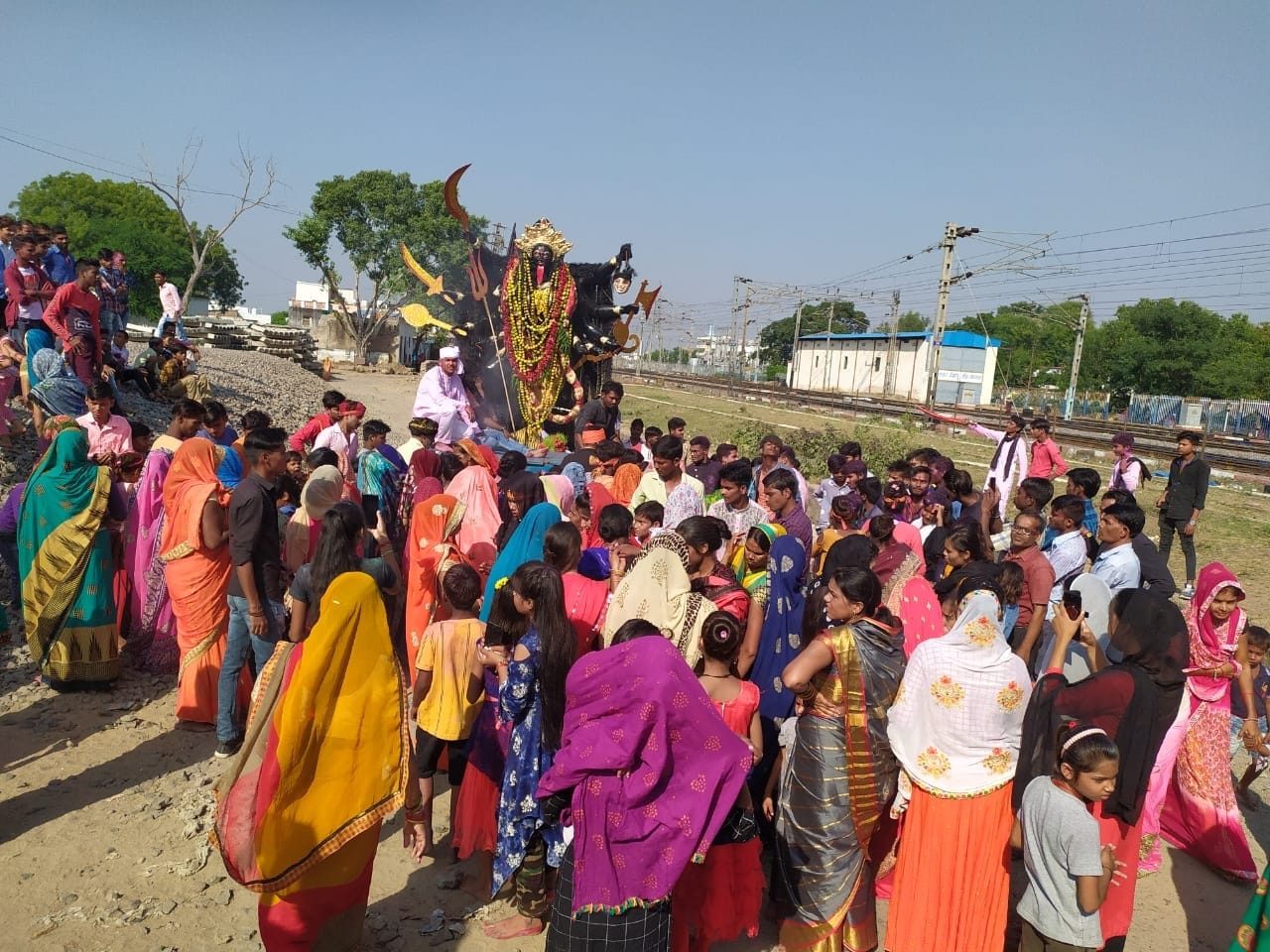 सिद्घनपुरा से मॉ काली की झांकी को विसर्जन को ले जाते श्रृधालू सिद्घनपुरा से मॉ काली की झांकी को विसर्जन को ले जाते श्रृधालू