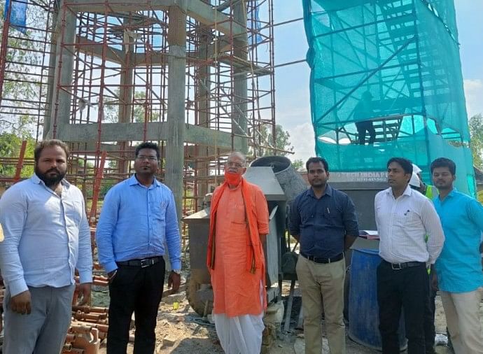 राजापुर के यमुना किनारे जलजीवन मिशन योजना के काम का निरीक्षण करते राज्यमंत्री चंद्रिका प्रसाद ?