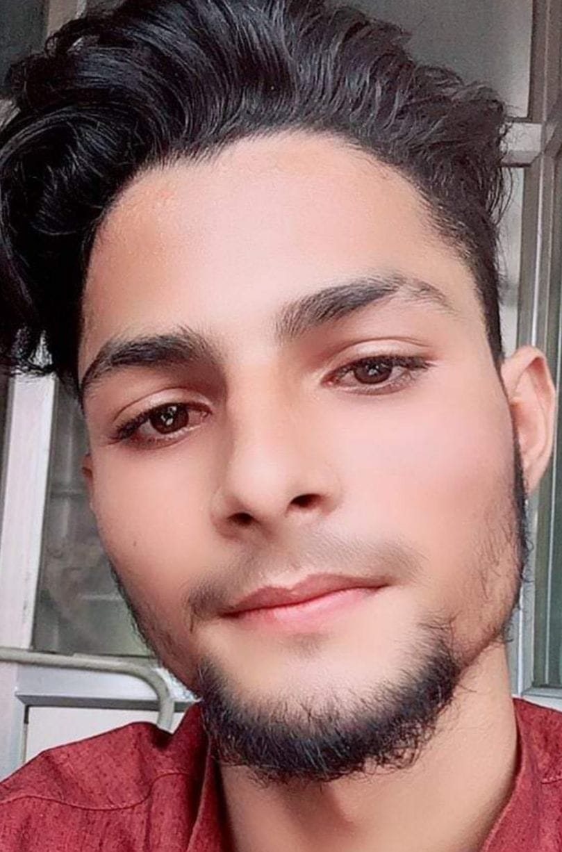यमुना में डूबे युवक संगम कुमार दुबे की फाइल फोटो। संवाद यमुना में डूबे युवक संगम कुमार दुबे की फाइल फोटो। संवाद