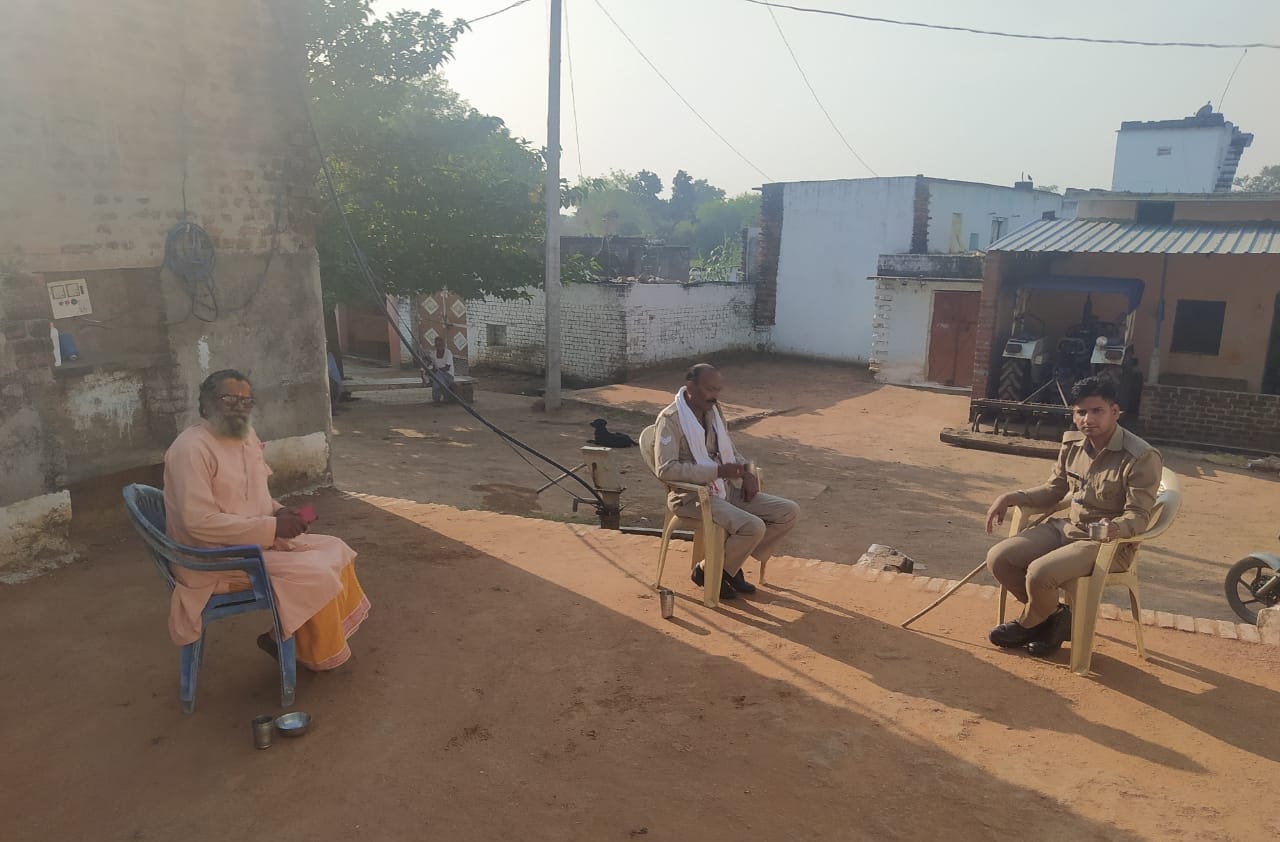 बार ब्लाक अध्यक्ष के घर मौजूद पुलिस बार ब्लाक अध्यक्ष के घर मौजूद पुलिस
