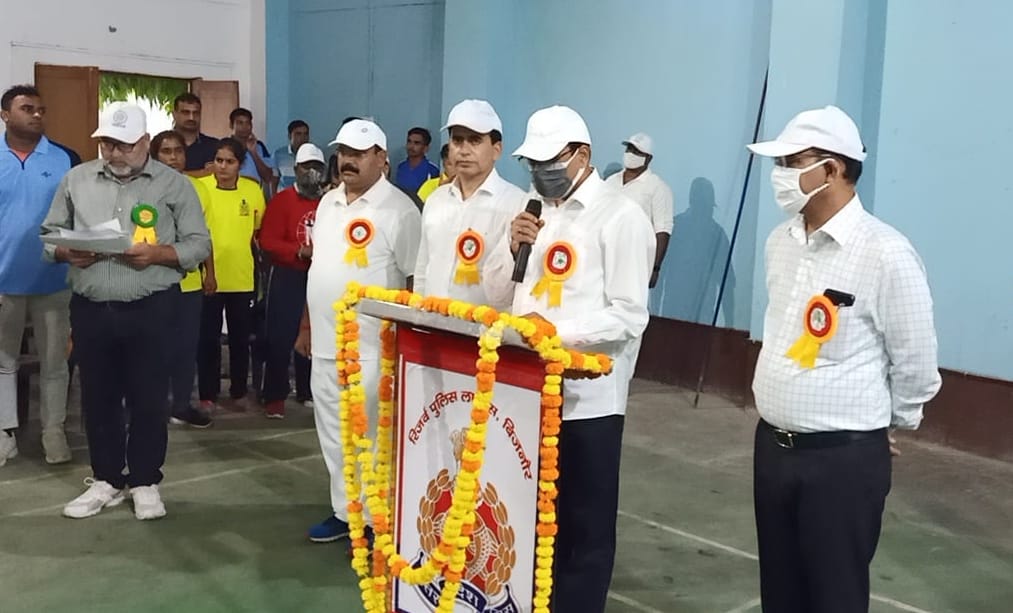 बिजनौर पुलिस लाइन में अंतरजनपदीय प्रतियोगिता के शुभारंभ कार्यक्रम को संबोधित करते मंडलायुक्त ? बिजनौर पुलिस लाइन में अंतरजनपदीय प्रतियोगिता के शुभारंभ कार्यक्रम को संबोधित करते मंडलायुक्त ?