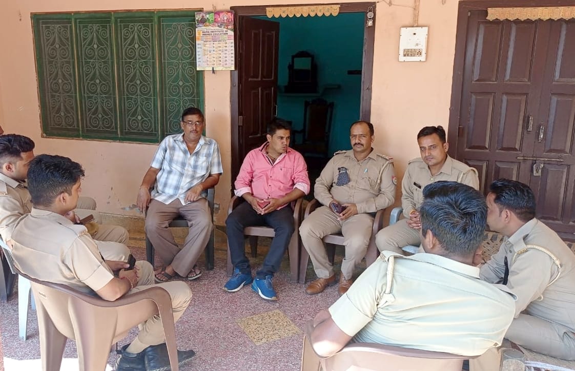 बिजनौर के ग्राम सालमाबाद में भाकियू नेताओं को पुलिस ने किया नजरबंद।