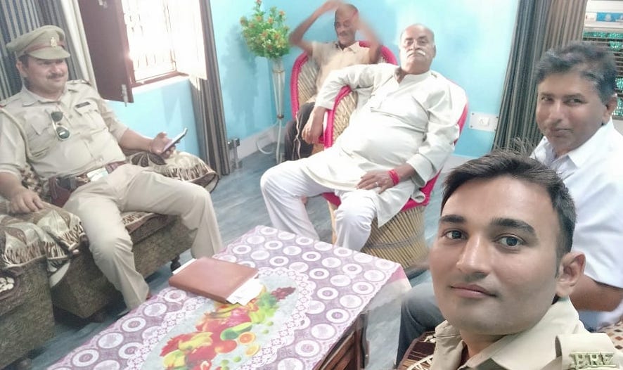 नजीबाबाद के सिकंदरपुर बसी में किसान नेताओं को घर में नजरबंद किए पुलिस। नजीबाबाद के सिकंदरपुर बसी में किसान नेताओं को घर में नजरबंद किए पुलिस।