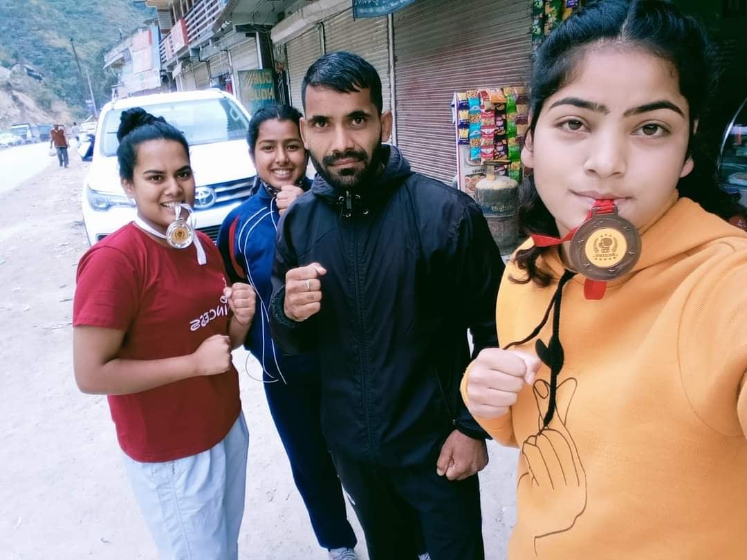 निरमंड ब्लॉक के गांव बागासराहन की टीना ने सिल्वर और अनिता ने जीता ब्रॉन्ज मेडल निरमंड ब्लॉक के गांव बागासराहन की टीना ने सिल्वर और अनिता ने जीता ब्रॉन्ज मेडल