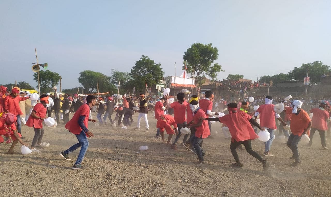 Live flask war between the armies of Shri Ram-Ravana