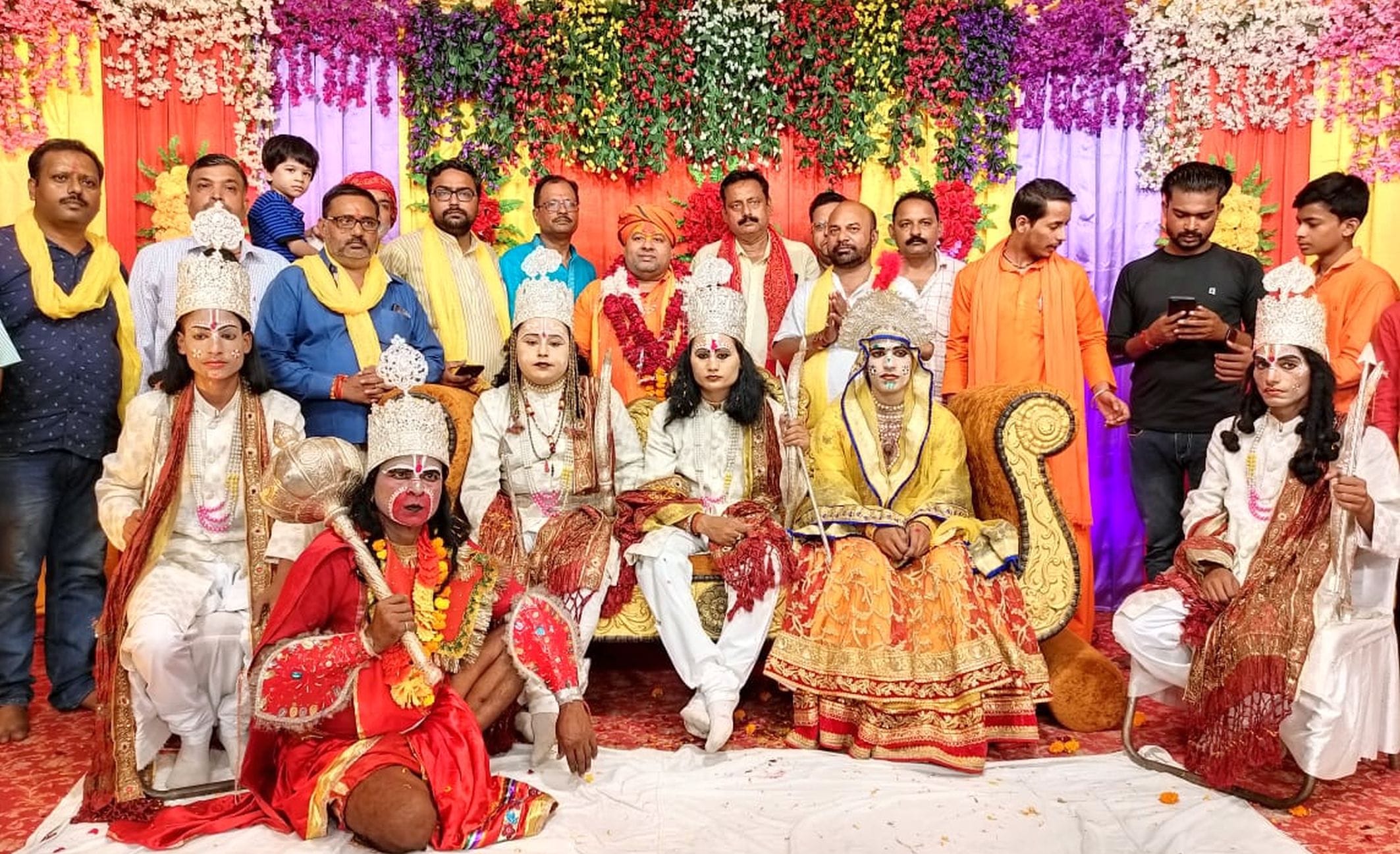 14-अयोध्या-चौक रामलीला कमेटी टकसाल के पदाधिकारियों ने राज्याभिषेक का मंचन प्रस्तुत किया गया । 14-अयोध्या-चौक रामलीला कमेटी टकसाल के पदाधिकारियों ने राज्याभिषेक का मंचन प्रस्तुत किया गया ।