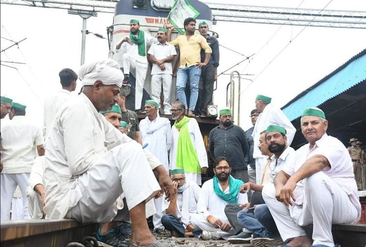 Kisan Rail Roko Andolan Today Live News Updates In Hindi Farmer Union Calls For Rail Roko Agitation Today Demanding Mos Teni Resignation - Rail Roko Andolan Live: देशभर में 30 जगहों पर