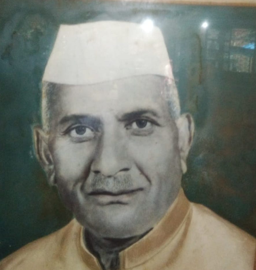 नजीबाबाद- बाल मुकंद रंधर जिनकी स्मृति में बना पुस्तकालय भवन। नजीबाबाद- बाल मुकंद रंधर जिनकी स्मृति में बना पुस्तकालय भवन।