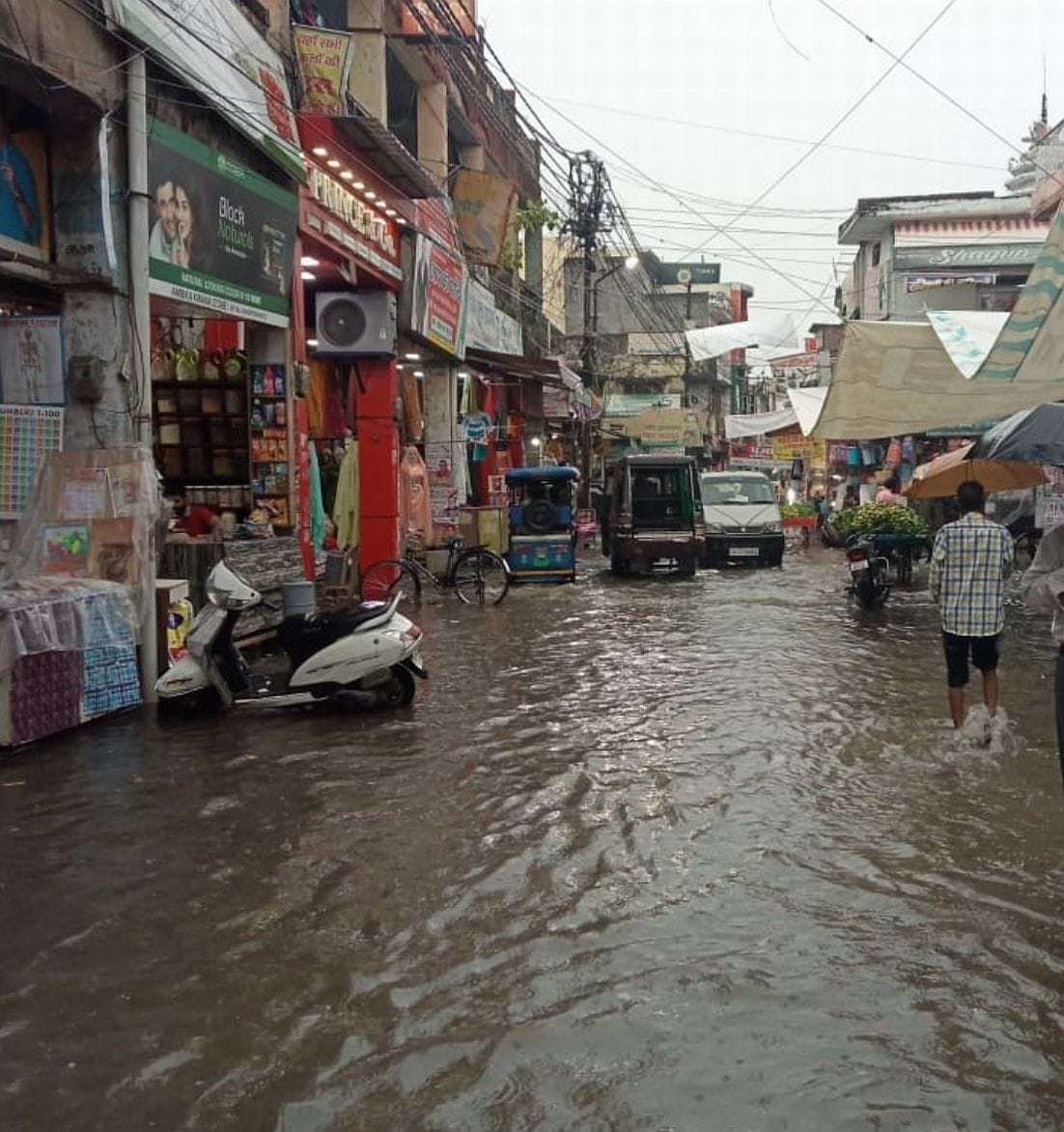 काशीपुर एमपी चौक पर जलभराव।