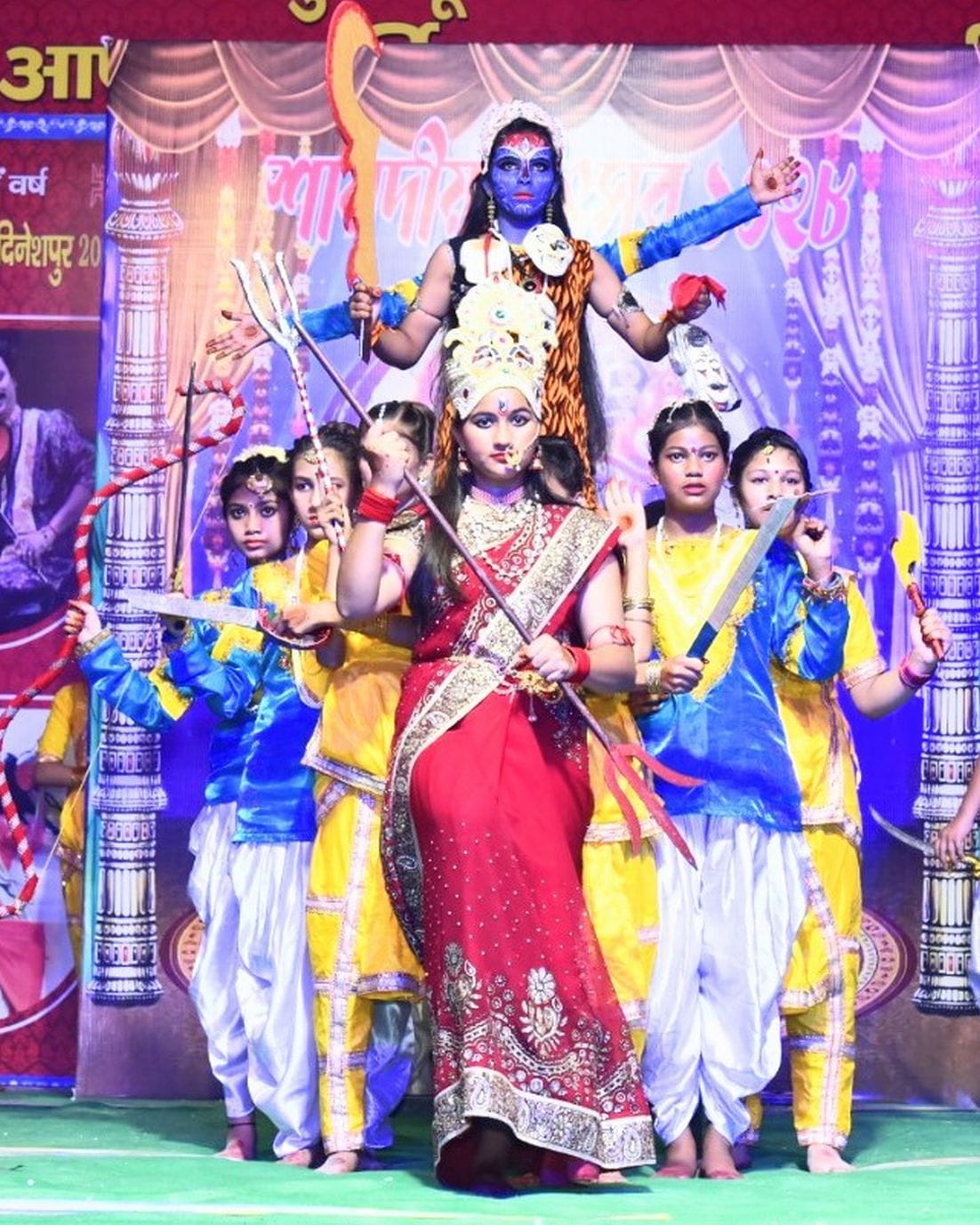 दिनेशपुर में दुर्गा पूजा महोत्सव में हुए कार्यक्रम में प्रस्तुति देते कलाकार। दिनेशपुर में दुर्गा पूजा महोत्सव में हुए कार्यक्रम में प्रस्तुति देते कलाकार।