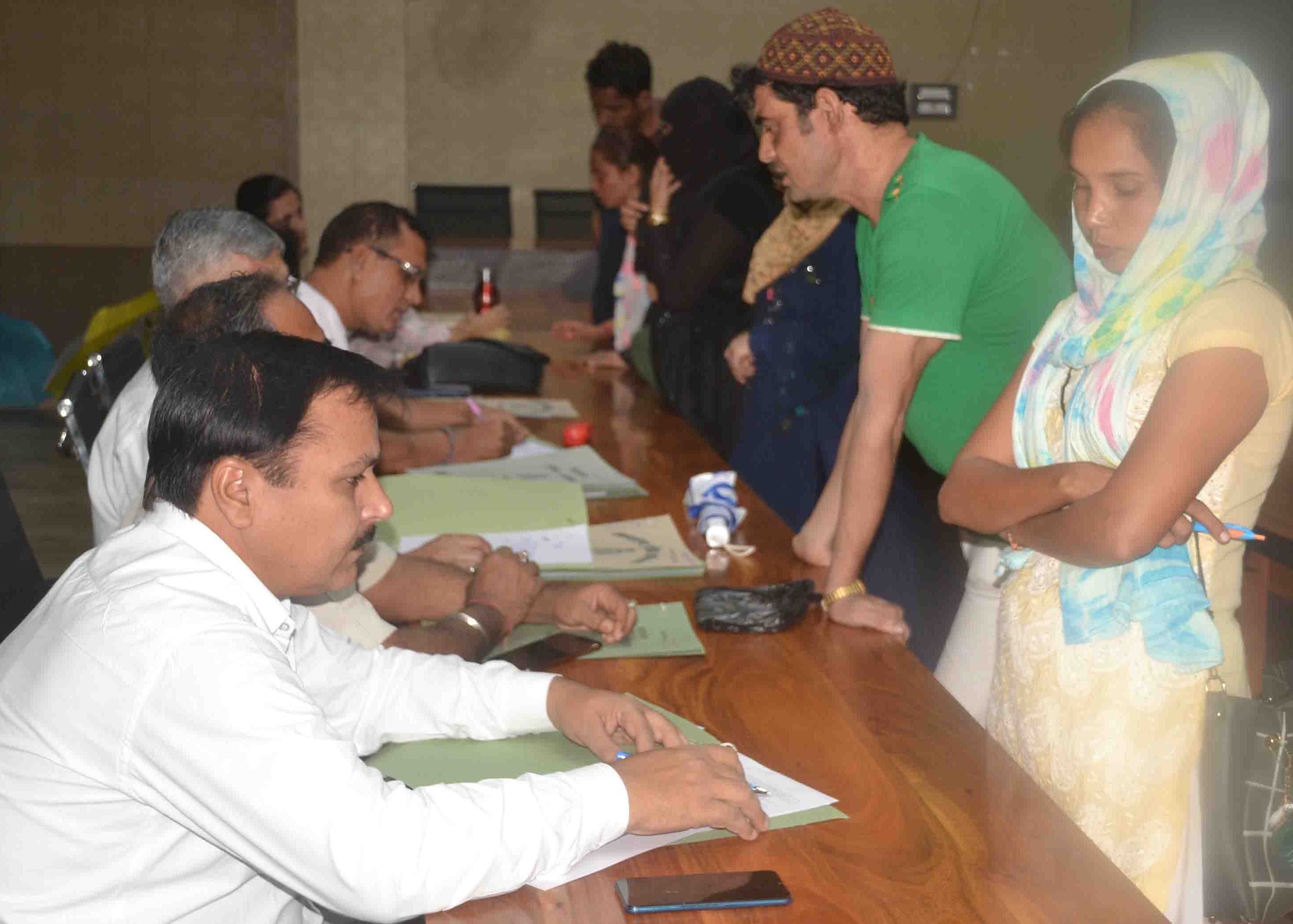 शामली नगर पालिका में शिकायत सुनते ऐच्छिक ब्यूरो के सदस्य शामली नगर पालिका में शिकायत सुनते ऐच्छिक ब्यूरो के सदस्य