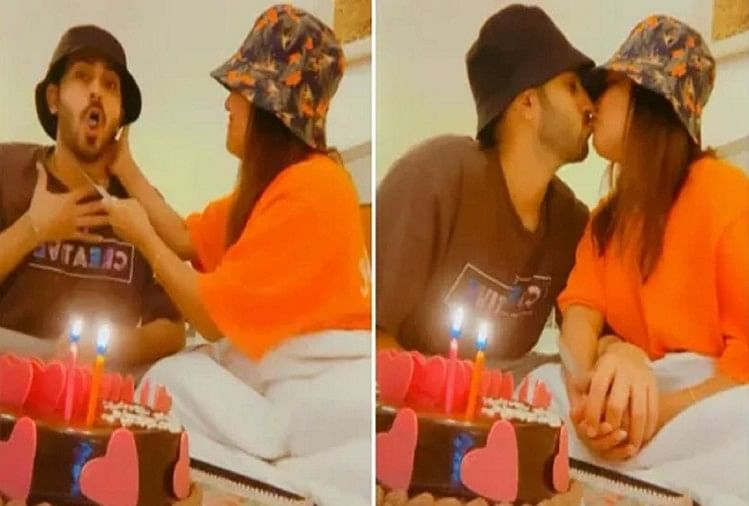 Neha Kisses Rohanpreet After Jokingly Threatening Him With Knife Watch सोशल मीडिया नेहा