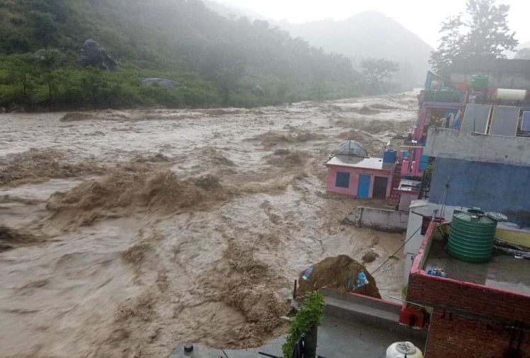 Uttarakhand Weather Update News Today: River Crosses Danger Level After Heavy Rainfall - Uttarakhand Rain And Floods: काल बनकर बरसे बादल, अब तक 42 लोगों की मौत, मृतकों के परिजनों को मिलेगी