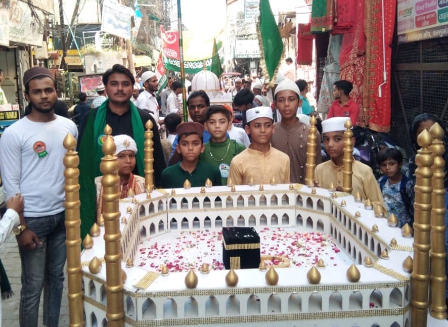 नजीबाबाद के जुलूस-ए-मोहम्मदी में पेश किया गया काबा शरीफ का मंजर। नजीबाबाद के जुलूस-ए-मोहम्मदी में पेश किया गया काबा शरीफ का मंजर।