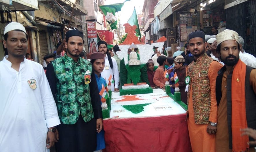 नजीबाबाद के जुलूस-ए-मोहम्मदी में भारत के नक्शे में पेश मंजर। नजीबाबाद के जुलूस-ए-मोहम्मदी में भारत के नक्शे में पेश मंजर।