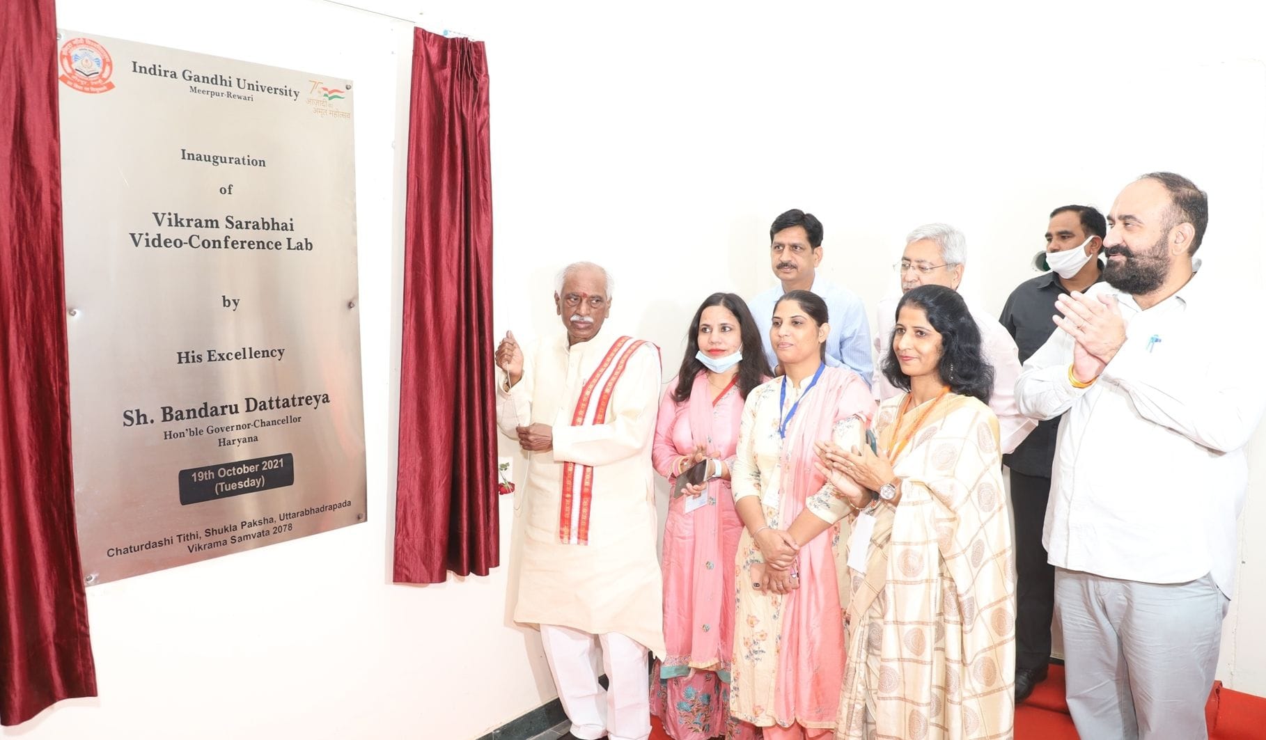 साराभाई वीडियो कान्फ्रेंस प्रयोगशाला का उद्घाटन करते राज्यपाल बंडारू दत्तात्रेय। संवाद साराभाई वीडियो कान्फ्रेंस प्रयोगशाला का उद्घाटन करते राज्यपाल बंडारू दत्तात्रेय। संवाद