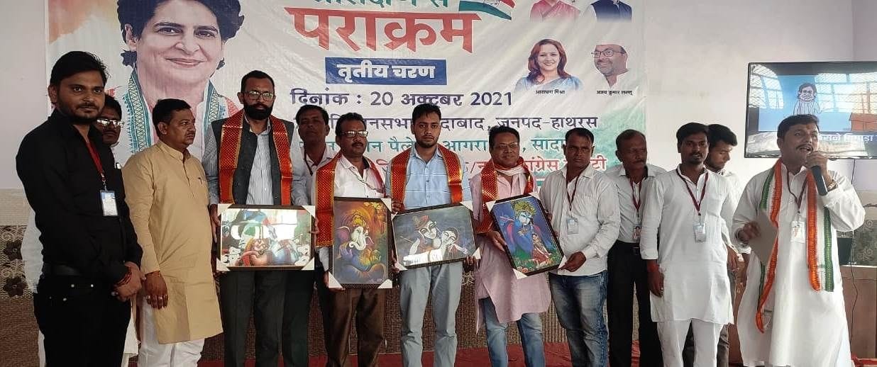 कांग्रेस के प्रशिक्षण शिविर में अतिथियों व लखनऊ से आई टीम को सम्मानित करते नगर अध्यक्ष और जिलाध्? कांग्रेस के प्रशिक्षण शिविर में अतिथियों व लखनऊ से आई टीम को सम्मानित करते नगर अध्यक्ष और जिलाध्?