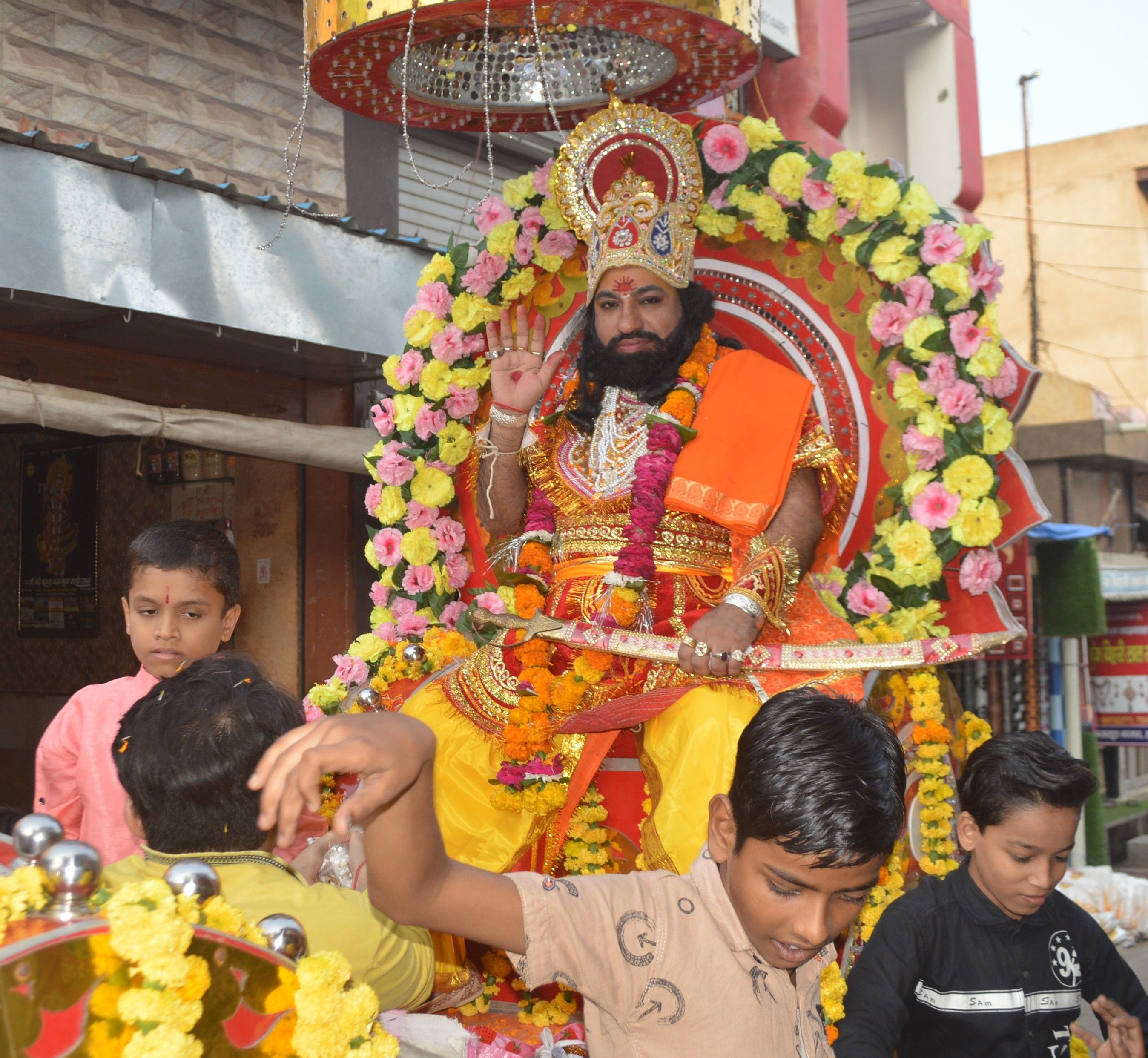 महाराजा अम्बरीष जी की शोभायात्रा में शामिल झांकी। संवाद महाराजा अम्बरीष जी की शोभायात्रा में शामिल झांकी। संवाद