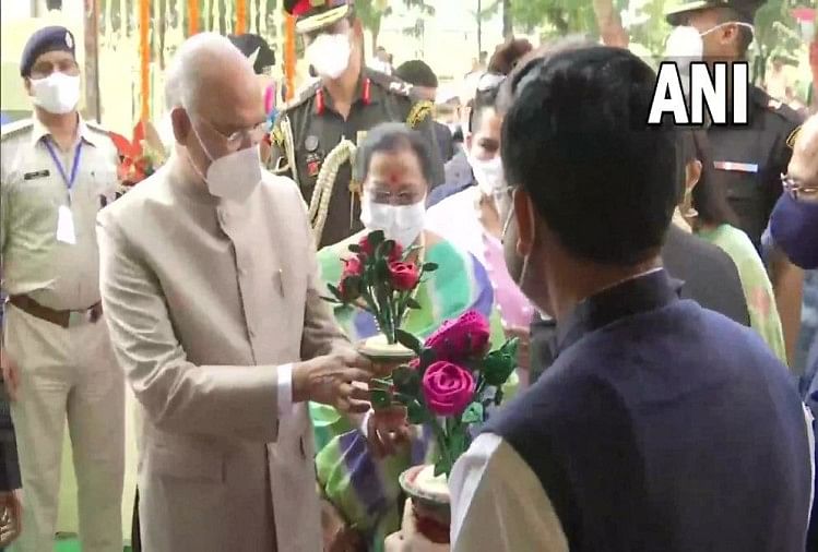 Presiden Ram Nath Kovind Bersama Keluarganya Mengunjungi Khadi Mall Di Patna, Bihar