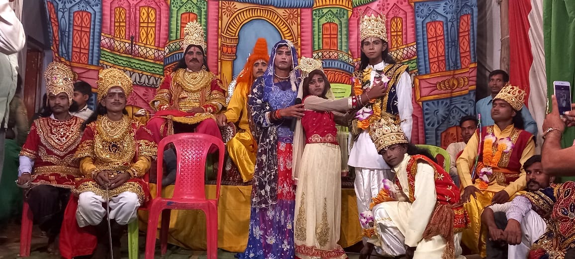 दिसौलीगंज में दूसरे दिन सीता स्वयंवर का मंचन। संवाद दिसौलीगंज में दूसरे दिन सीता स्वयंवर का मंचन। संवाद