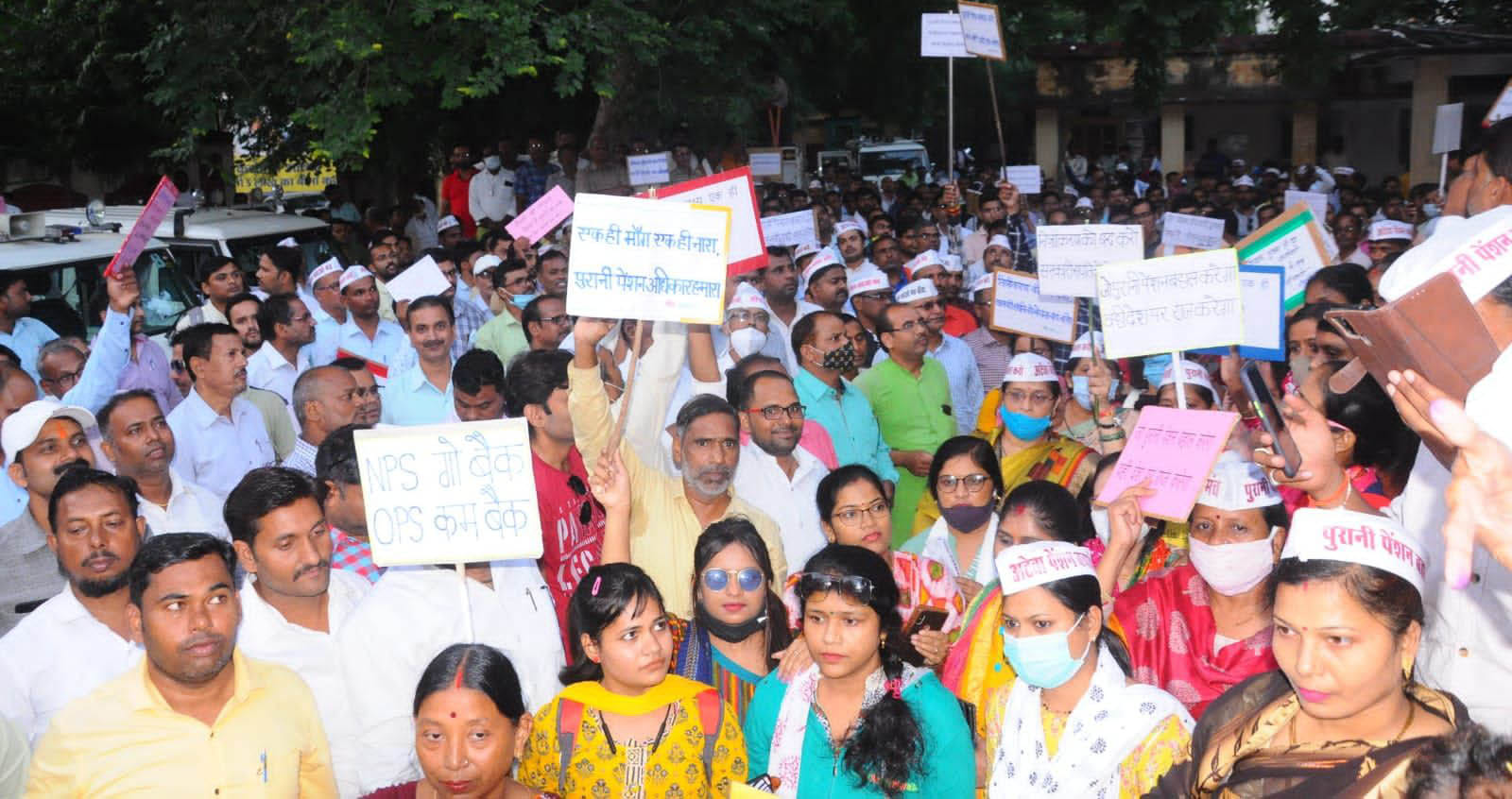 old pension sought out on foot march