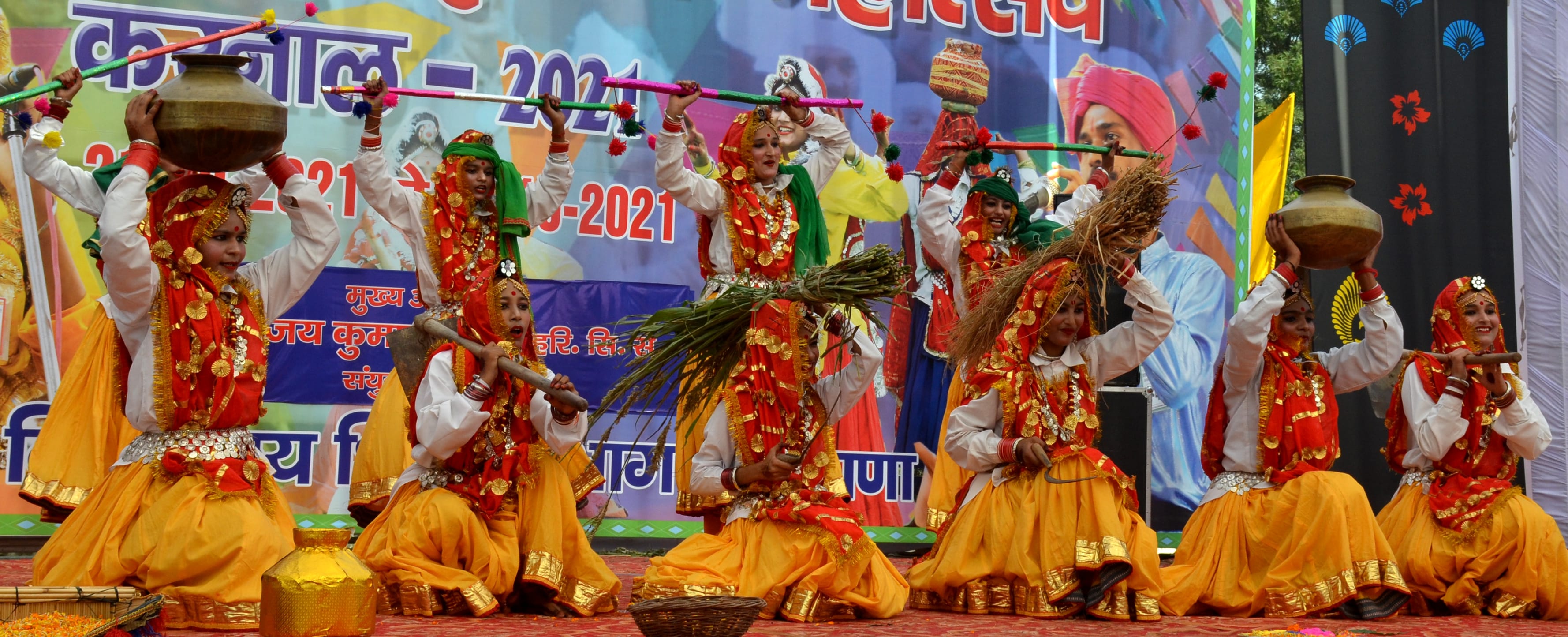 57: राज्य स्तरीय सांस्कृतिक महोत्सव में खेती में महिलाओं के योगदान पर लोक नृत्य के माध्यम से प्रस् 57: राज्य स्तरीय सांस्कृतिक महोत्सव में खेती में महिलाओं के योगदान पर लोक नृत्य के माध्यम से प्रस्