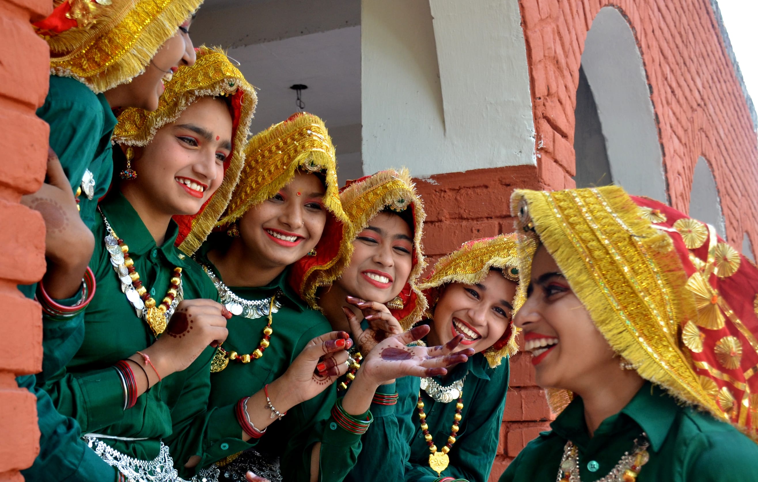 67: राज्य स्तरीय सांस्कृतिक महोत्सव में अपनी बेहतरीन प्रस्तुति देने के बाद उत्साह में छात्राएं । ? 67: राज्य स्तरीय सांस्कृतिक महोत्सव में अपनी बेहतरीन प्रस्तुति देने के बाद उत्साह में छात्राएं । ?
