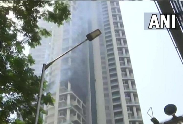 Mumbai: Penjaga Keamanan Meninggal Setelah Jatuh Dari 19 Untuk Menyelamatkan Keluarga yang Terjebak Di Gedung Dari Kebakaran