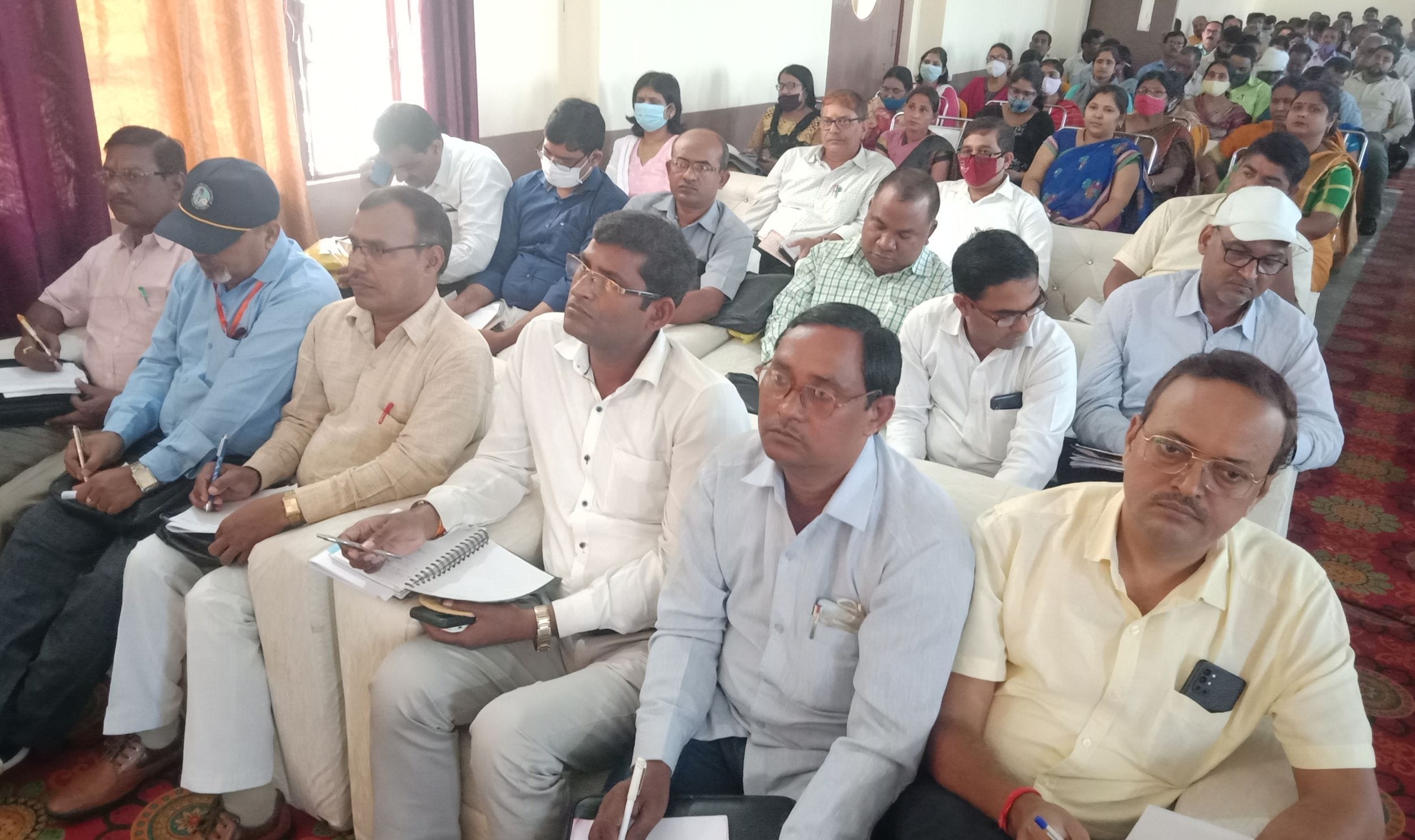 ठाकुर युगराज सिंह महाविद्यालय में बैठक में भाग लेते प्रधानाचार्य। संवाद ठाकुर युगराज सिंह महाविद्यालय में बैठक में भाग लेते प्रधानाचार्य। संवाद