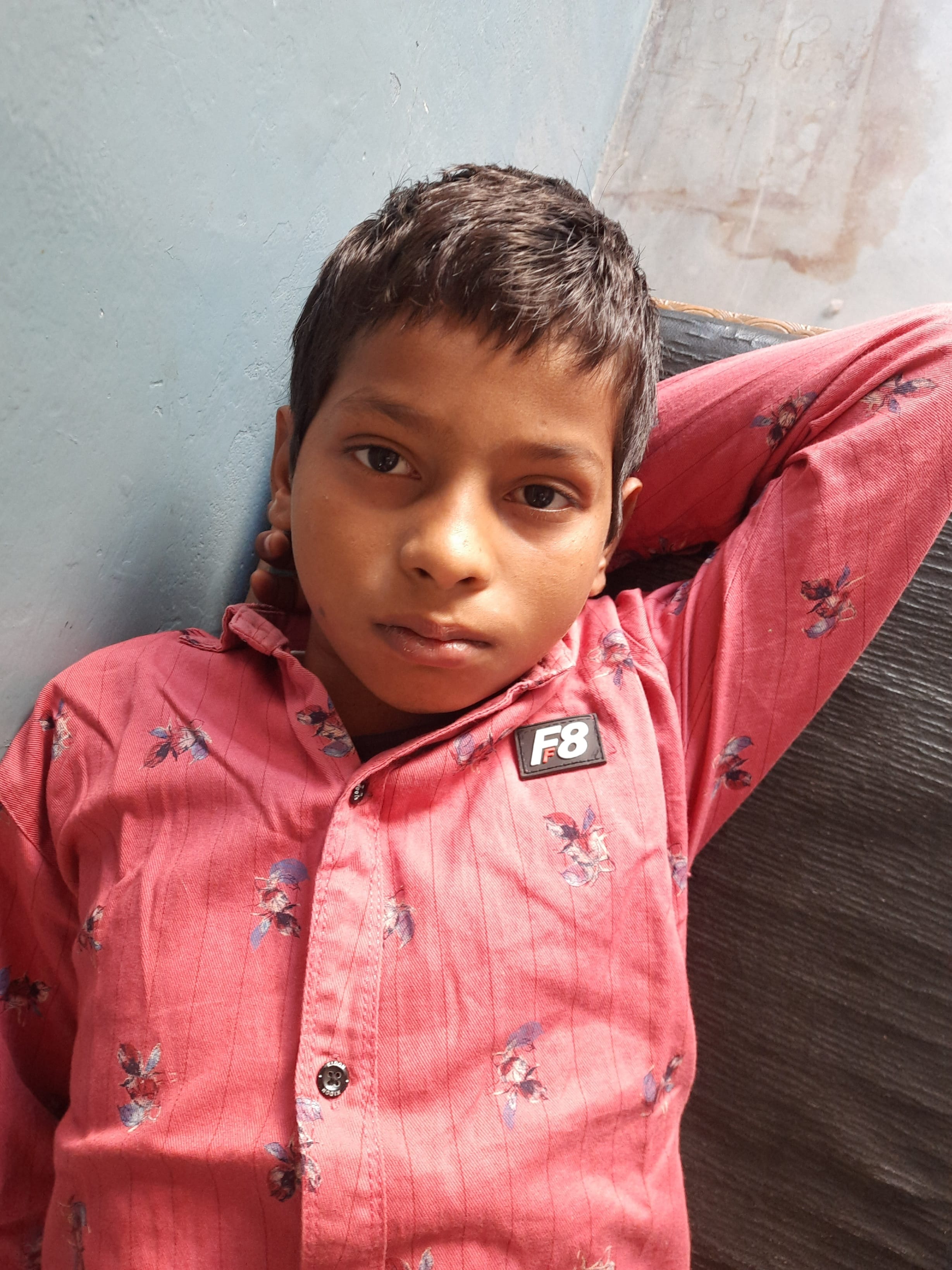 बुखार से पीड़ित बालक