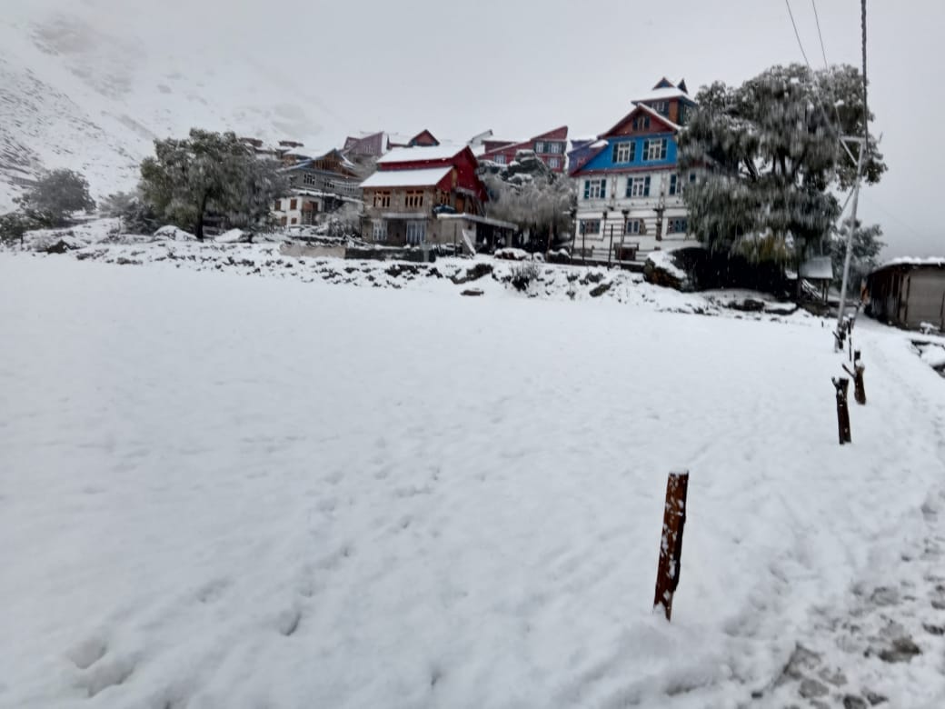 फोटो... जिला किश्तवाड़ के मचैल पाडर के बर्फबारी के