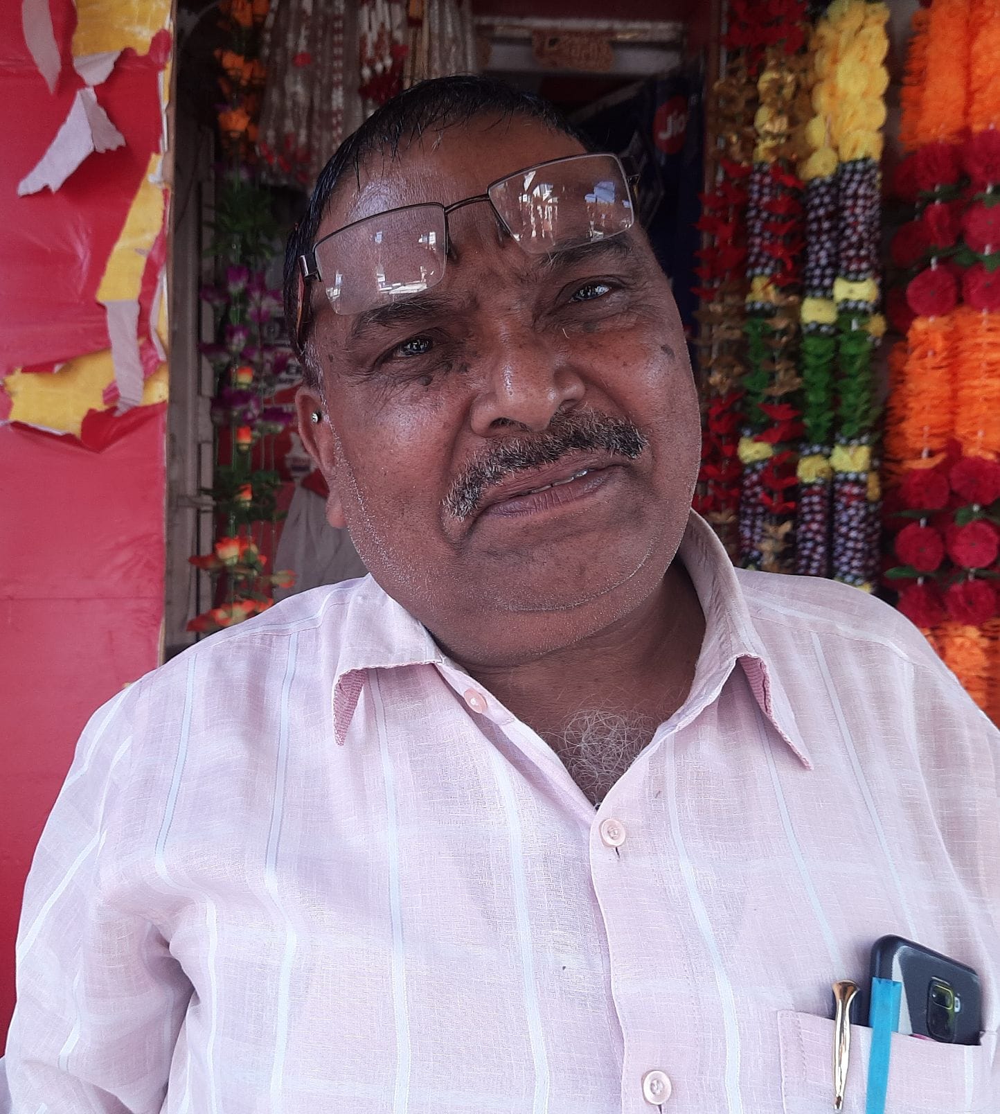 - दुकानदार चंद्रपाल गुप्ता