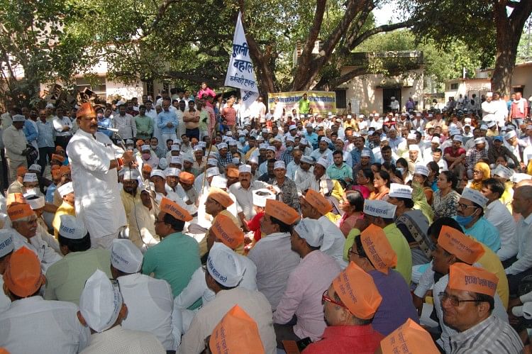 शिक्षकों-कर्मचारियों ने भरी कलेक्ट्रेट में हुंकार कर्मचारी शिक्षक अधिकारी एवं पेंशनर्स अधिकार मंच की ओर से पुरानी पेंशन बहाली की मांग को लेकर कलेक?