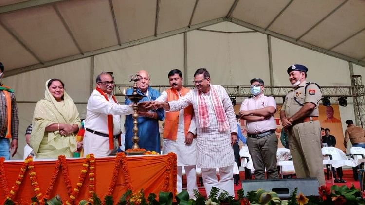 त्योहारों से जनपद की अर्थव्यवस्था को मिलेगी गति : शाही चीनी मिल परिसर में आयोजित दीपावली मेले का कृषि मंत्री सूर्य प्रताप शाही ने किया उदघाटन - संवाद