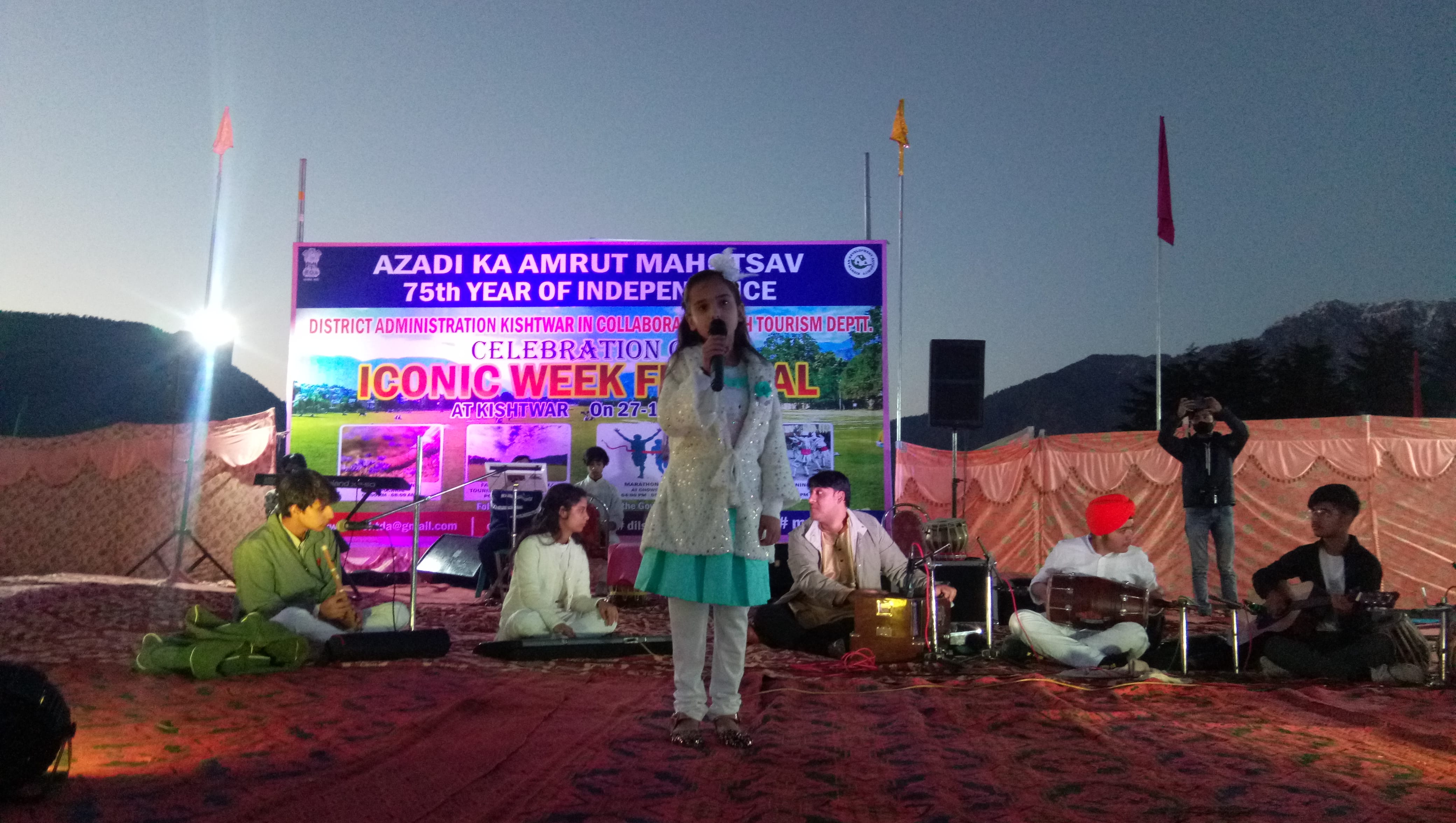 फोटो...किश्तवाड़ में आईकॉनिक फेस्टीवल में मैराथन में विजयी, बच्चे और सांस्कृतिक कार्यक्रम