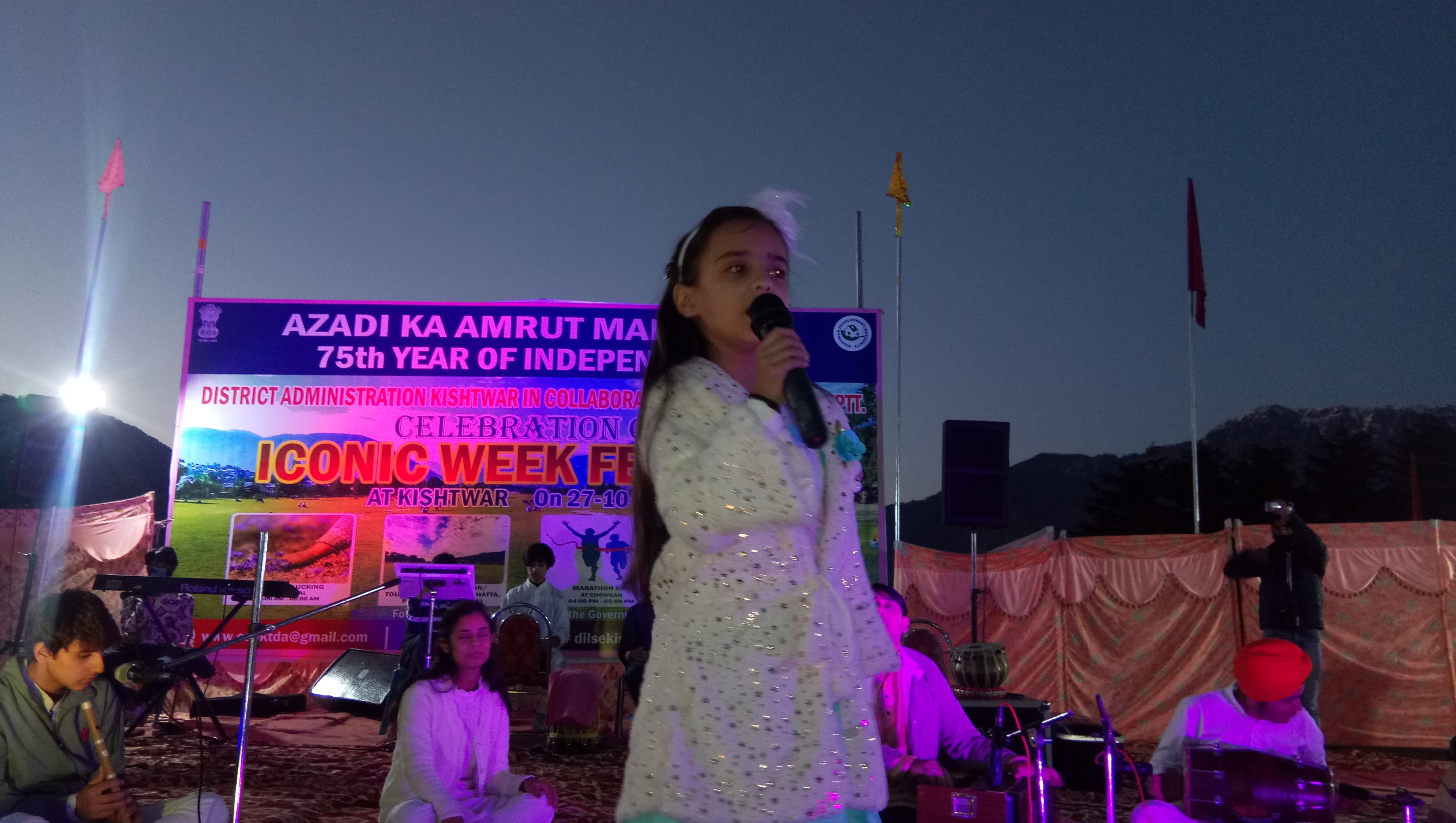 फोटो...किश्तवाड़ में आईकॉनिक फेस्टीवल में मैराथन में विजयी, बच्चे और सांस्कृतिक कार्यक्रम
