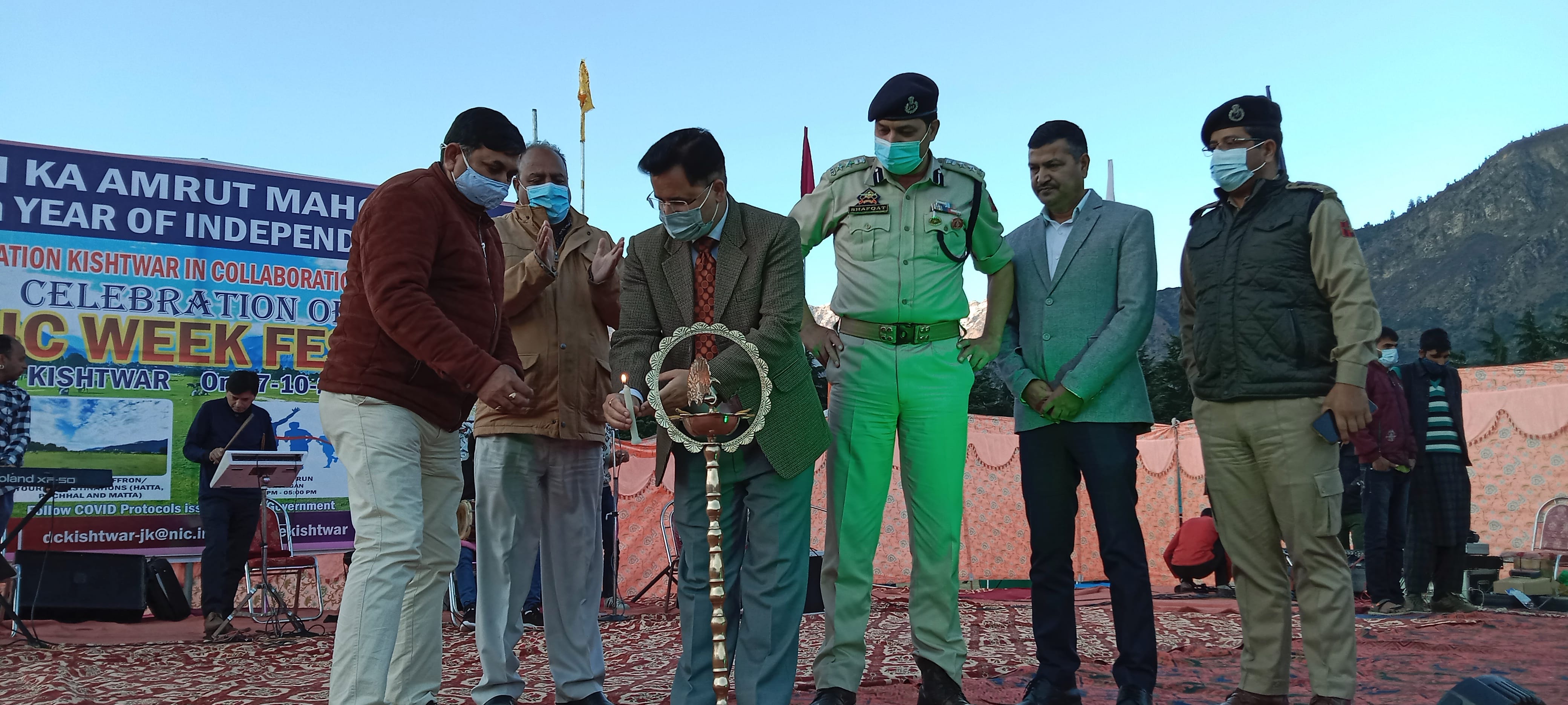 फोटो...किश्तवाड़ में आईकॉनिक फेस्टीवल में मैराथन में विजयी, बच्चे और सांस्कृतिक कार्यक्रम