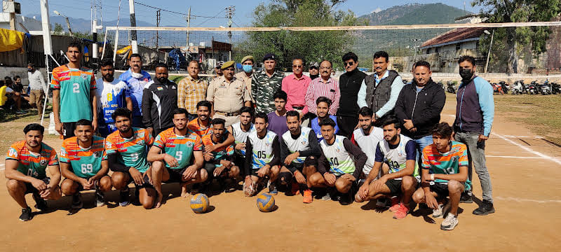 मिनी स्टेडियम में शुरू हुई तीन दिवसीय वॉलीबॉल टूर्नामेंट